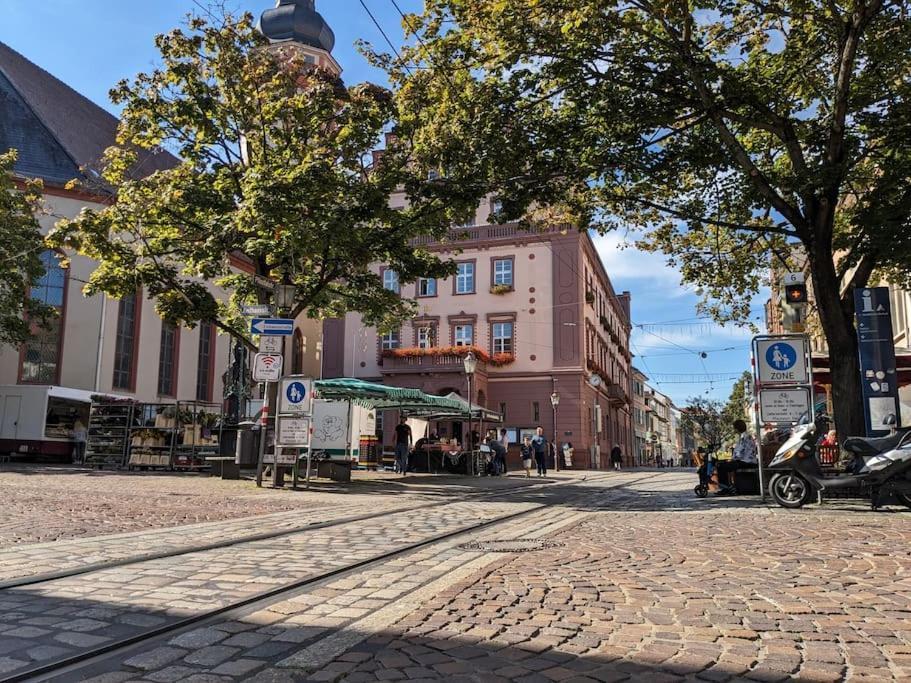 65Qm Altbaucharme Mit Zwei Balkonen Lägenhet Karlsruhe Exteriör bild